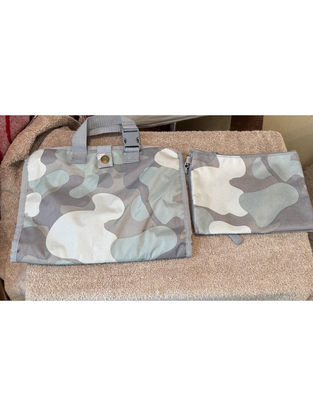 Thirty-One Hanging Traveler Case Gray Camo Toiletry Organizer + Wristlet Pouch